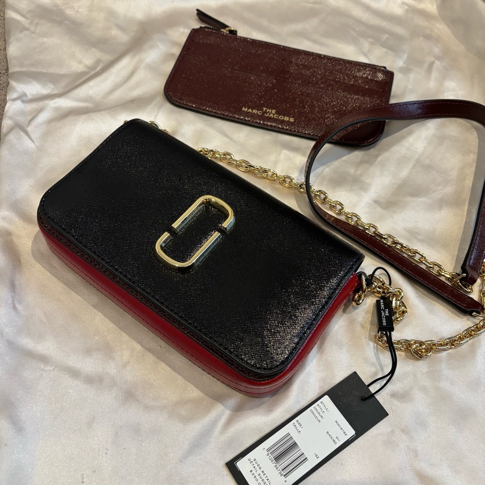 NEW Marc Jacobs The Snapshot Shoulder Bag Logo Black/Red with Gold Chain Strap
